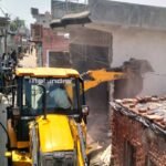 Bulldozer action was taken at the house of an SP (Samajwadi Party) leader; heavy tension prevailed in the village. SP workers were enraged, and the police stopped people from entering the village IMAGE CREDIT TO REPORTER