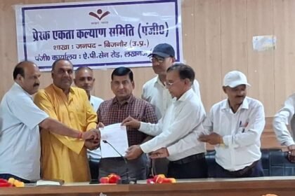 “Education motivators held a symbolic protest over pending honorarium payments.” IMAGE CREDIT TO रिपोर्टर