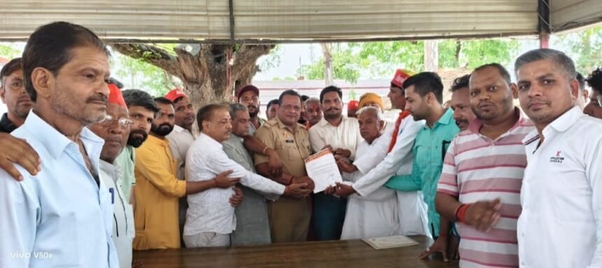 “Anger in the Brahmin community; a complaint was submitted at the tehsil and police station against SP leader Rajkumar Bhati.” IMAGE CREDIT TO रिपोर्टर