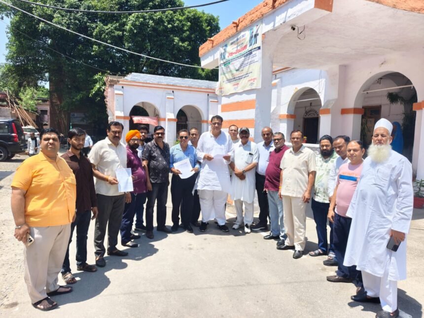 Traders Submit Memorandum to DM Regarding Anomalies in the Food Safety Act IMAGE CREDIT TO रिपोर्टर