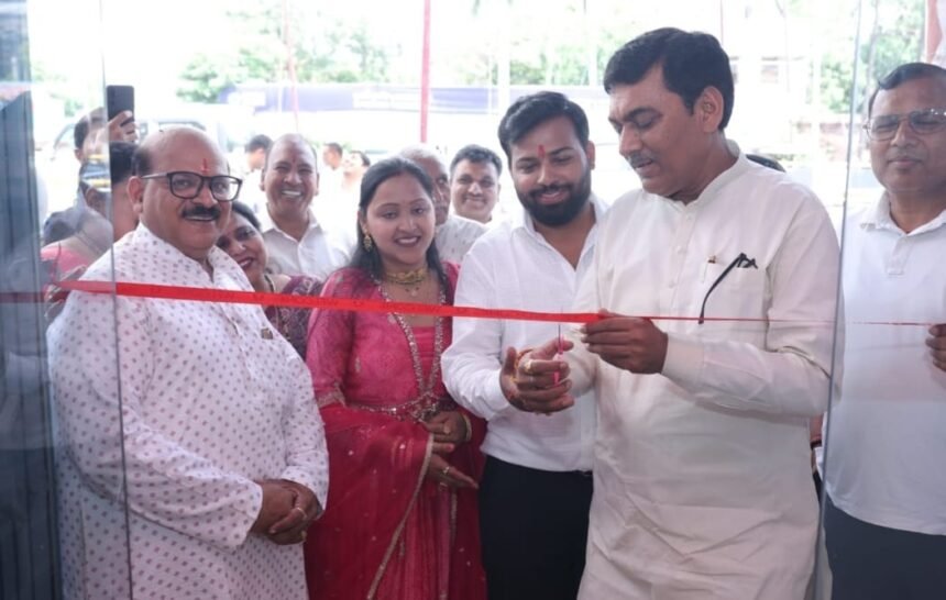 MLA Inaugurates Goyal Dental Clinic in Simbhaoli IMAGE CREDIT TO रिपोर्टर