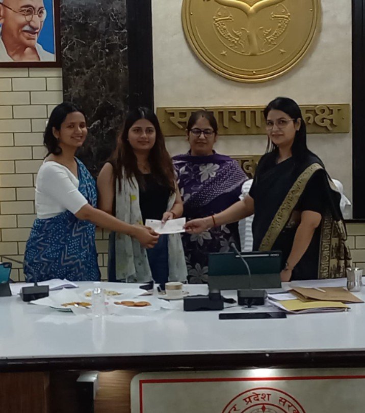DM Hands Over Financial Aid Cheque; 10 More Daughters in the District to Also Receive Benefits IMAGE CREDIT TO सूचना विभाग