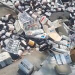 Government medicines were found dumped in garbage along the Ganga Canal track road, and an investigation has been initiated. IMAGE CREDIT TO रिपोर्टर