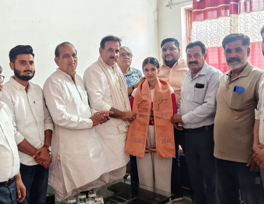 “A former MLA honored topper student Akashi Chaudhary.” IMAGE CREDIT TO रिपोर्टर