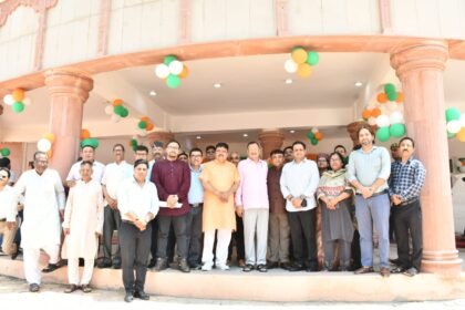 “Members of the Uttarakhand community who came to the Uttaranchal Bhawan to take membership were welcomed by the Municipal Commissioner.” IMAGE CREDIT TO Municipal Commissioner