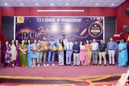 “PGDM students were given an emotional farewell at ITS Mohan Nagar.” IMAGE CREDIT TO इंस्टीट्यूट
