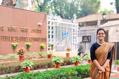 “Ghaziabad’s daughter creates history: Sahibabad’s Sneha Mandal became a Class-1 Gazetted Officer without coaching, cracking the UPSC in her very first attempt.” IMAGE CREDIT TO स्नेहा मंडल