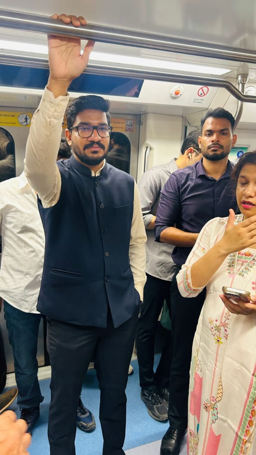 Impact of PM Modi’s appeal: The District Magistrate of Delhi traveled by metro, giving a message of fuel conservation. IMAGE CREDIT TOT REPORTER