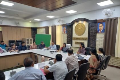 The District Magistrate has instructed officials to ensure quality disposal of IGRS (Integrated Grievance Redressal System) complaints. IMAGE CREDIT TO सूचना विभाग