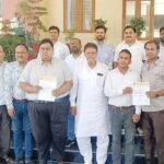 The Jewelers Association submitted a memorandum to the District Magistrate, raising concerns about the problems faced by traders and artisans. IMAGE CREDIT TO रिपोर्टर