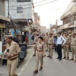 Under the “Do Gaj Peeche” campaign, the police removed encroachments and also made people aware about keeping a safe distance. IMAGE CREDIT TO POLICE