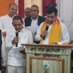 The newly elected executive committee of the Khatauli Tehsil Bar Association took the oath. IMAGE CREDIT TO REPORTER