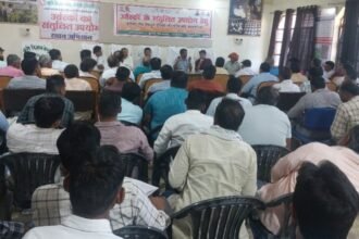 A training camp was organized for farmers and dealers, with an emphasis on the balanced use of fertilizers. IMAGE CREDIT TO कृषि विभाग