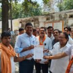 Shiv Sena has submitted a memorandum to the Chief Minister demanding that the film “Raja Shivaji” be made tax-free. IMAGE CREDIT TO रिपोर्टर
