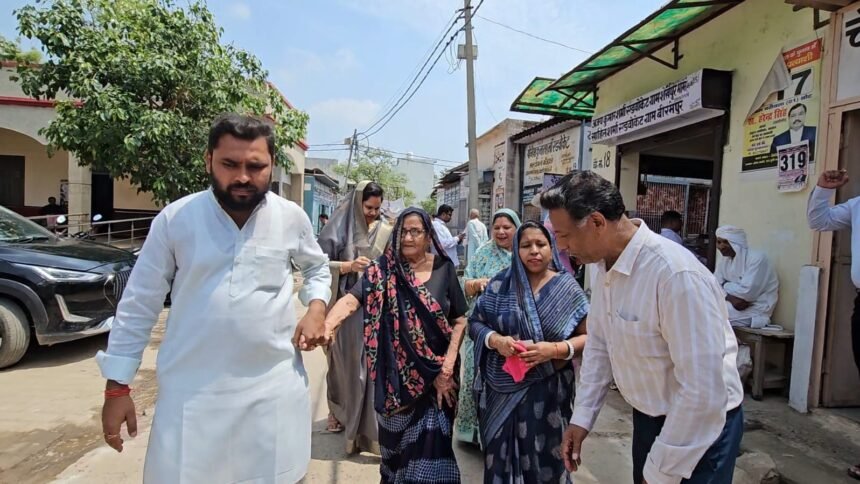 The by-election for the councilor post in Ward 12 of the Nagar Panchayat has been completed; the results will be announced on May 7. IMAGE CREDIT TO REPORTER