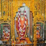 On “Bada Mangal,” a large crowd of devotees gathered at Hanuman Teela, and the atmosphere remained deeply immersed in devotion. IMAGE CREDIT TO REPORTER