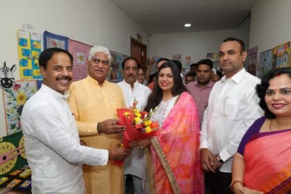 A grand ceremony for honoring Shiksha Mitras and distributing increased honorarium was successfully held in the district. IMAGE CREDIT TO INFORMATION DEPARTMENT