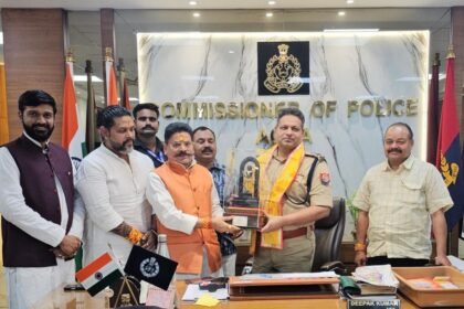 Agra Police Commissioner Deepak Kumar was honored with the “National Security Sentinel” award for exposing a conversion racket and being recognized for his work in maintaining national security. IMAGE CREDIT TO रिपोर्टर