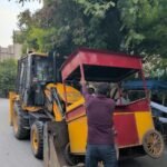An anti-encroachment drive has been intensified in Greater Noida, where illegal kiosks and street carts were removed during the operation. IMAGE CREDIT TO AUTHORITY