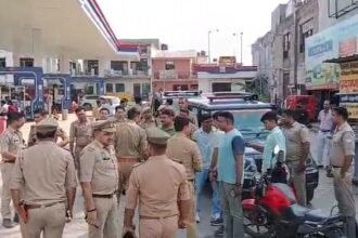 Cash van robbed at gunpoint in broad daylight in the Crossing area; police have begun an investigation. IMAGE CREDIT TO पुलिस