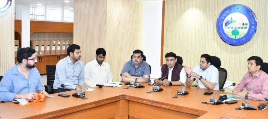 Animal Birth Control Center: A meeting was held under the chairmanship of the Municipal Commissioner to speed up the work. IMAGE CREDIT TO नगर निगम