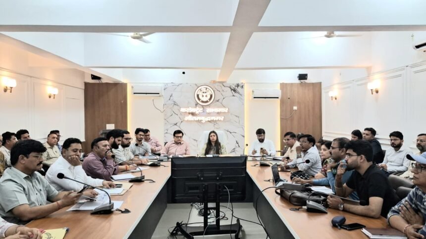 जिलाधिकारी ने जनगणना 2027 को लेकर तैयारियों की समीक्षा की, 7 मई से शुरू होगी स्व गणना IMAGE CREDIT TO INFORMATION DEPARTMENT