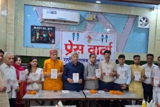 “By honoring the protectors of Sanatan Dharma, one attains immense happiness,” says Pandit Aadesh Fauji. IMAGE CREDIT TO ब्राह्मण महासंघ