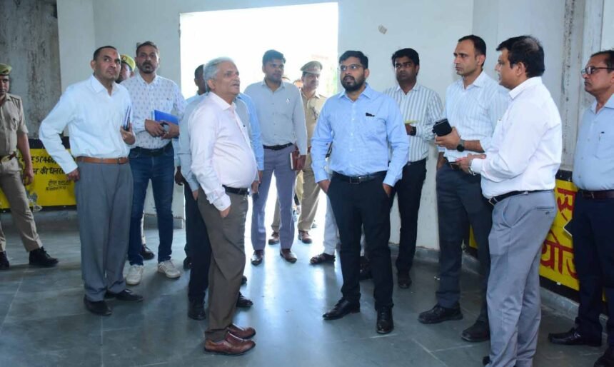 “There will be no compromise on quality in construction work,” says DM Alok Yadav. IMAGE CREDIT TO सूचना विभाग