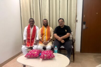 On arrival in Mathura, Dr. Surendra Chaudhary was given a grand welcome, and Hotel Kadamb Kutir echoed with slogans in his honor. IMAGE CREDIT TO डॉक्टर सुरेंद्र चौधरी