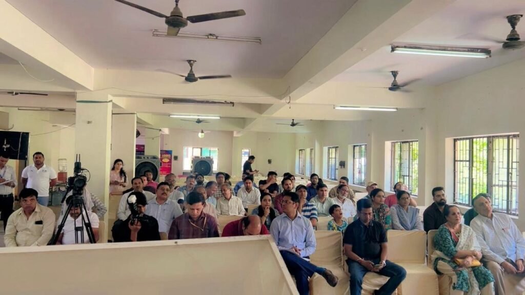 आवास विकास परिषद की बड़ी उपलब्धि: सिद्धार्थ विहार में 157 भूखंडों का पारदर्शी आवंटन संपन्न, अब डिफ़ॉल्टर्स को ओटीएस से मिलेगी दंड ब्याज से मुक्ति 2 WhatsApp Image 2026 05 16 at 9.40.21 PM 1