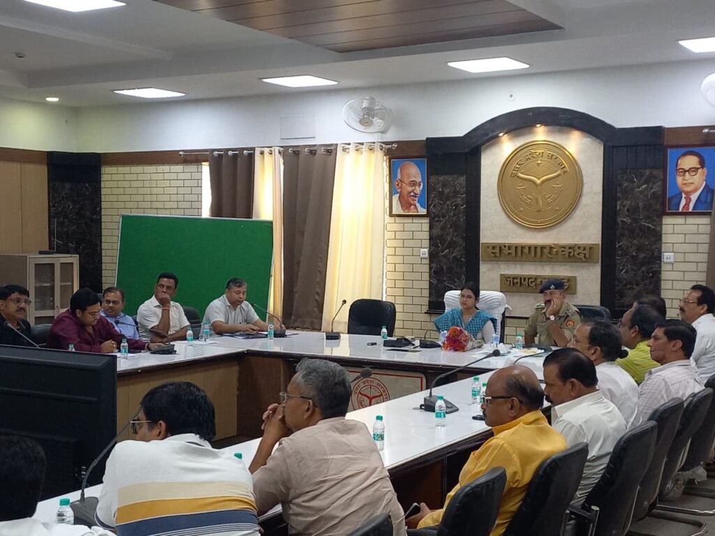“A meeting was organized with the goldsmith community following the appeal of the Prime Minister.” IMAGE CREDIT TO सूचना विभाग