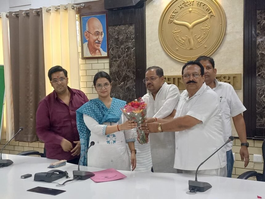 “A meeting was organized with the goldsmith community following the appeal of the Prime Minister.” IMAGE CREDIT TO सूचना विभाग