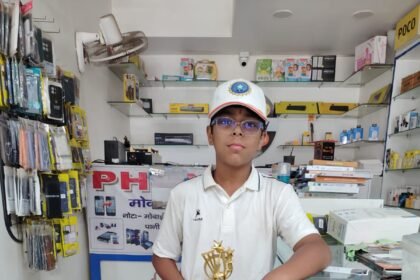 “Cricket Championship: Manik Sharma was awarded Player of the Match.” IMAGE CREDIT TO रिपोर्टर