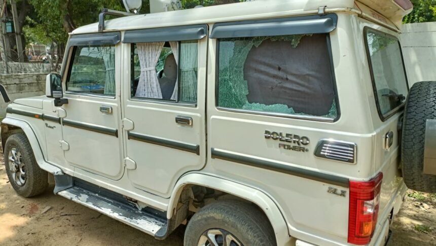 “Attack on an electricity department team in Barala; vehicle windows were broken.” IMAGE CREDIT TO REPORTER