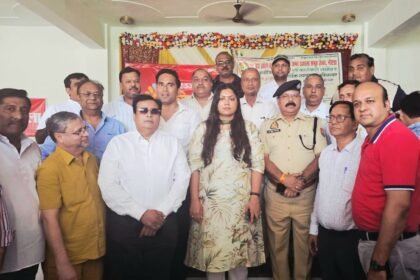A traders’ conference of the Uttar Pradesh Udyog Vyapar Mandal was held, where the District Magistrate assured traders that their problems would be resolved. IMAGE CREDIT TO रिपोर्टर
