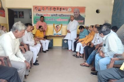 “On Rajiv Gandhi’s death anniversary, Congress workers paid tribute and remembered his contribution to the computer and communication revolution.” IMAGE CREDIT TO कांग्रेस