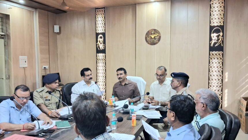 “A meeting of the District Trade Facilitation Committee was organized to address and resolve business-related issues.” IMAGE CREDIT TO सूचना विभाग