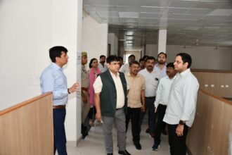 “The Municipal Commissioner, along with officials, inspected the ongoing works at the Vijayanagar Zonal Office.” IMAGE CREDIT TO NAGAR NIGAM