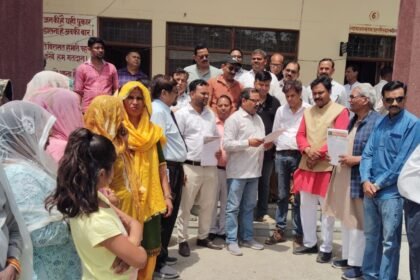 A memorandum has been submitted to the Agriculture Minister demanding the establishment of an agricultural university on the land of a spinning mill in Nagina. IMAGE CREDIT TO REPORTER