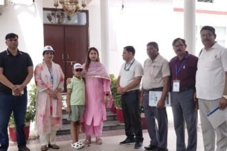 In Bijnor, an important phase of the census work has been completed. The District Magistrate’s residence has been assigned the number **CM 197**. IMAGE CREDIT TO सूचना विभाग