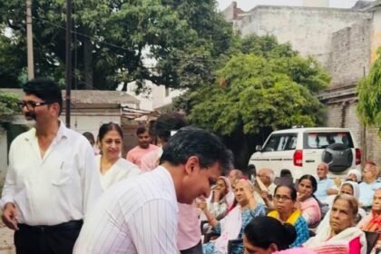 “Summer care kits were distributed to senior citizens at the old age home.” IMAGE CREDIT TO ग्लोबल हैप्पीनेस फाउंडेशन