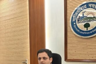 “Rising bitumen prices should not hinder the city’s development; the Municipal Commissioner issued strict instructions to contractors.” IMAGE CREDIT TO NAGAR NIGAM