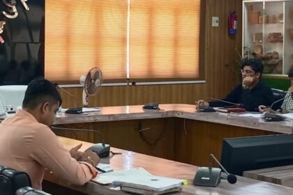 A review of the works of urban local bodies was conducted, and instructions were issued to complete drain (nala) cleaning ahead of schedule. IMAGE CREDIT TO INFORMATION DEPARTMENT