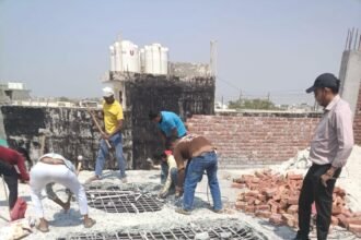 In Sahibabad, the Ghaziabad Development Authority carried out a bulldozer action against illegal construction, demolishing unauthorized structures and sealing a commercial building that was being constructed without approved plans. IMAGE CREDIT TO प्राधिकरण