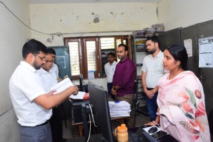 District Magistrate Alok Yadav took a strict stance on negligence and inspected the Transit Hostel to review departmental arrangements and ground-level conditions. IMAGE CREDIT TO सूचना विभाग