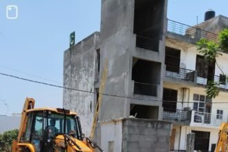 “Major action by the GDA: Bulldozers rolled over illegal colonies in Dasna and Shauryapuram; constructions were demolished amid heavy protests.” IMAGE CREDIT TO प्राधिकरण