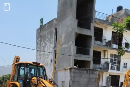 “Major action by the GDA: Bulldozers rolled over illegal colonies in Dasna and Shauryapuram; constructions were demolished amid heavy protests.” IMAGE CREDIT TO प्राधिकरण