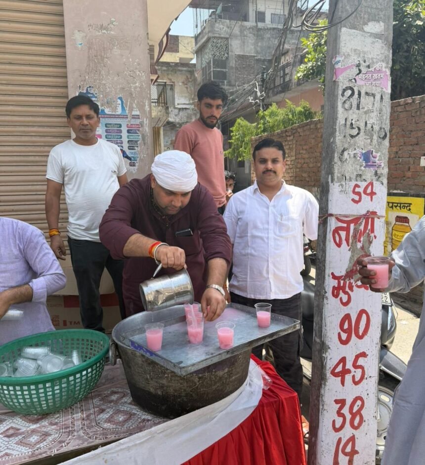 “In Budhana, a sweet sharbat stall was set up to provide relief from the heat to passersby.” IMAGE CREDIT TO रिपोर्टर
