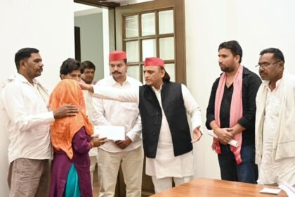 “In the Ritik murder case, Akhilesh Yadav stood with the victim’s family and provided financial assistance.” IMAGE CREDIT TO रिपोर्टर