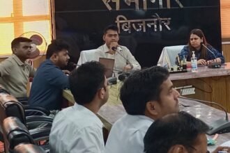 Bijnor The District Magistrate issued orders in Bijnor to tighten action against those causing pollution and made 100% barcoding mandatory in hospitals. IMAGE CREDIT TO सूचना विभाग